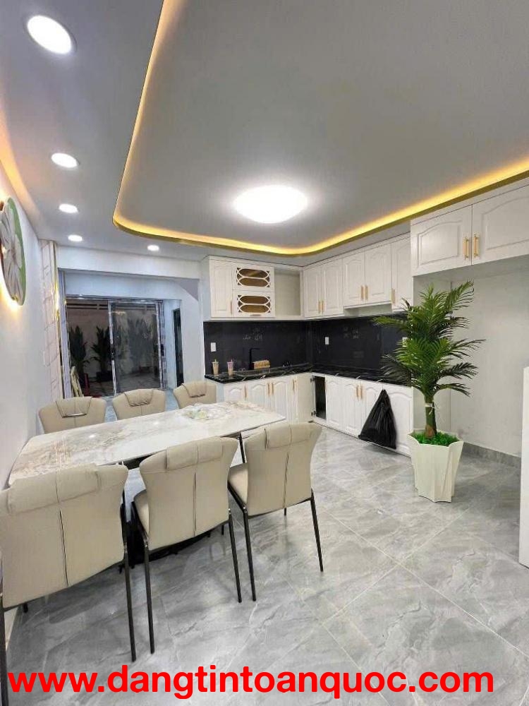 Nhà mới 3 tầng, hẻm thông, giáp Quận 7 – Huỳnh Tấn Phát, 4 TỶ 350