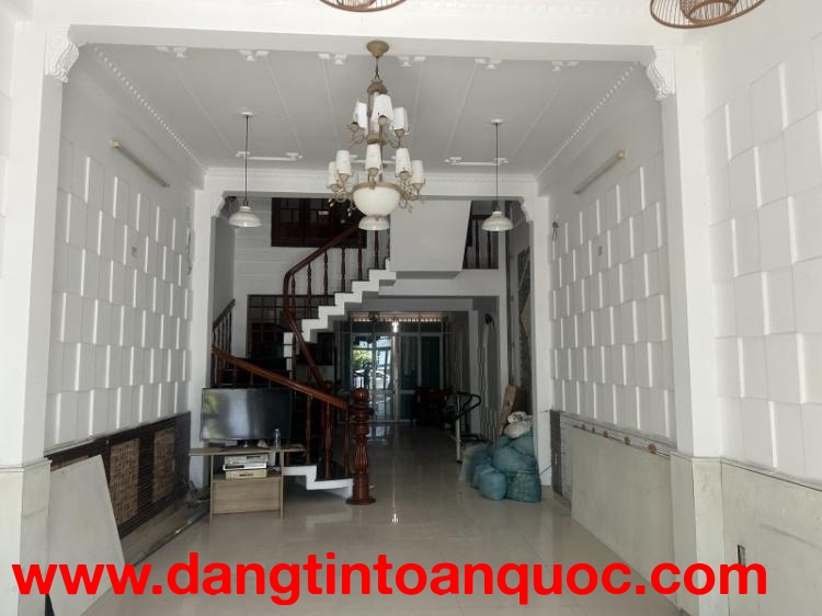 Mặt tiền Đặng Tất 81m2 3PN kinh doanh tốt giá 7,5 tỷ