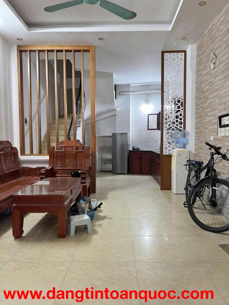 Cho thuê nhà ngõ Định Công Thượng,  35m2 x 4 tầng, 9.5 triệu ở gđ nhóm đều oke