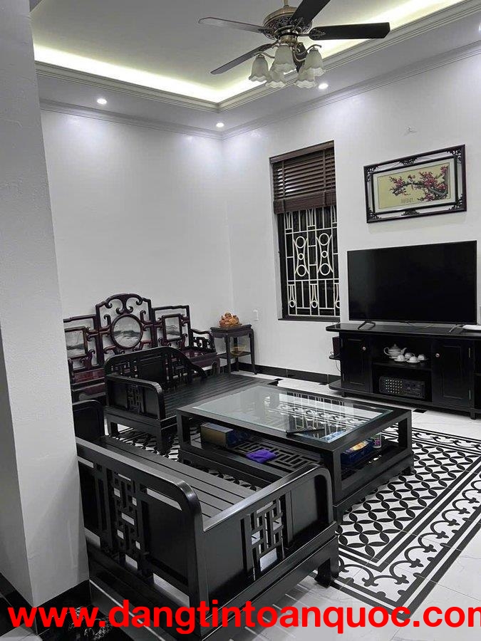 Bán nhà Lạc Long Quân gara  Oto dân xây ở  ngay 60m 16.8 tỷ