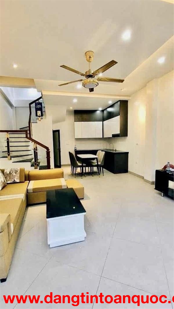 BÁN GẤP NHÀ THẠCH BÀN  NỘI THẤT ĐẸP MỚI Ô TÔ ĐỖ NGÀY ĐÊM NGAY SÁT NHÀ HƠN 6 TỶ