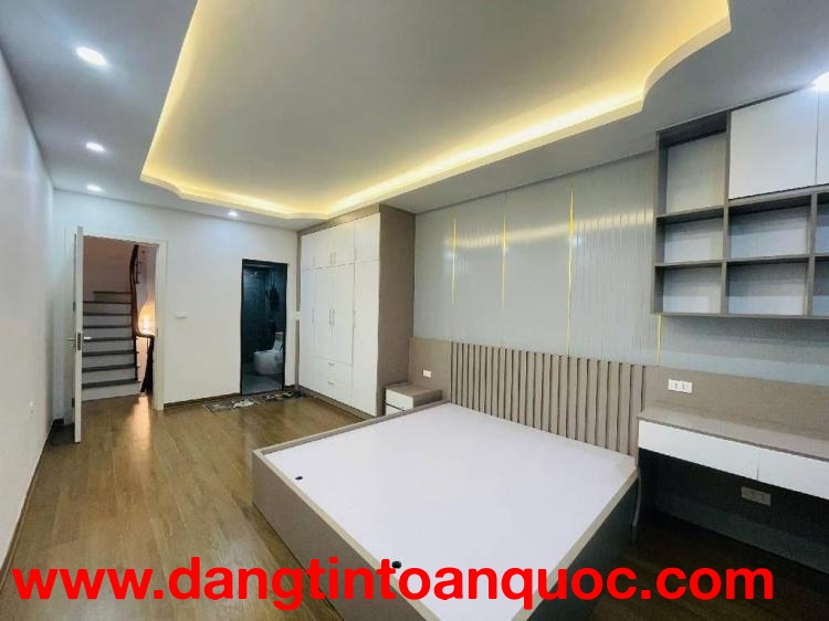 võ chí công 36m x5 tầng 8,8 tỷ full nội thất,quy hoạch nhà cách đường 20m