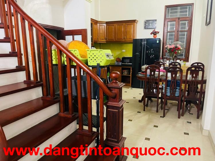 CHO THUÊ NGUYÊN CĂN TRẦN KHÁT CHÂN, 58M 4T, 4 NGỦ RỘNG, FULL ĐỒ 15TR 0903258273