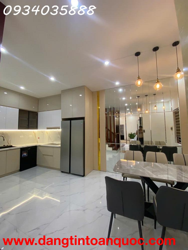 ???? NGUYỄN VĂN CỪ – LÔ GÓC – THANG MÁY – FULL NỘI THẤT CAO CẤP