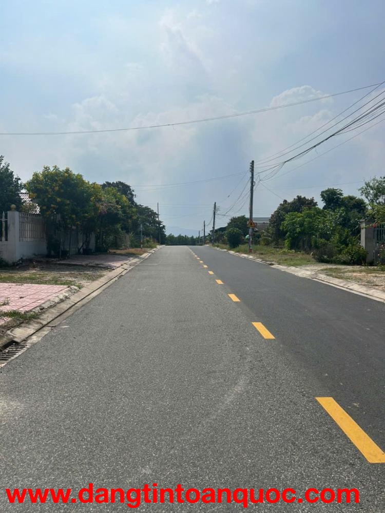 Bán 5m x 55m đất mặt tiền Trưng Trắc, Tân An, LaGi giá ngộp 1.4 tỷ sổ riêng