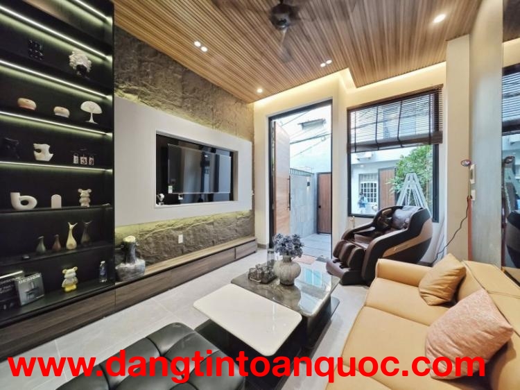 # Sát Nguyễn Hoàng, 81m2, 3 tầng mới tinh, hiện đại, nhỉnh 8 tỷ