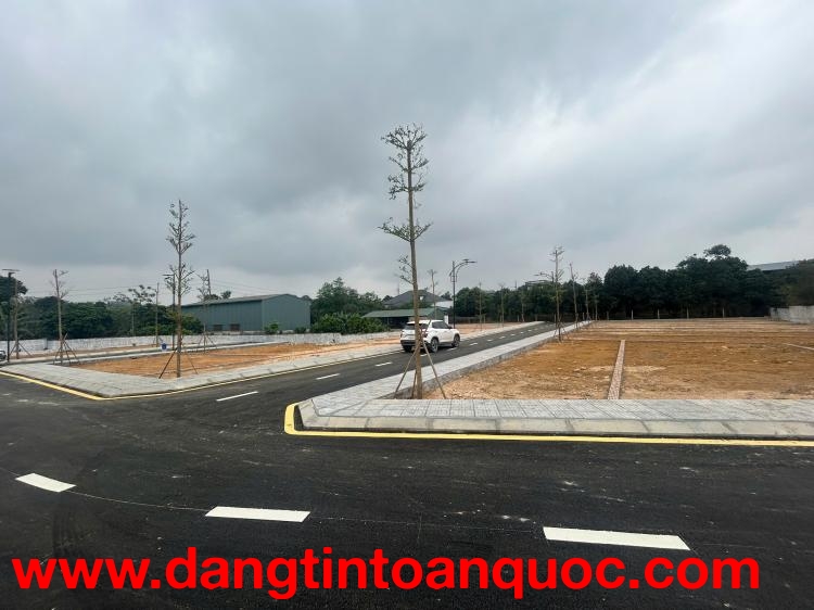 Chính chủ cần bán lô ngoại giao - trục chính rộng 10m - gần đại học QGHN, CNC,mặt đường QL21 - sẵn s