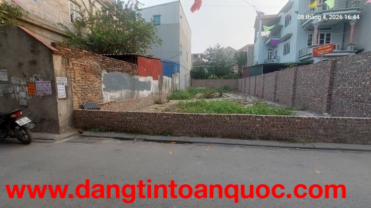 Ba bước ra phố. Ngõ ô tô thông.
Chủ cần bán đất Việt Hùng 206m2, mt8.5m, 13.8 tỷ, Đông Anh, ô tô thô