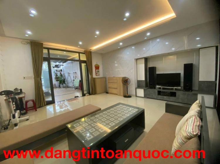 Bán khách sạn Đồng Khởi 200m2 20 phòng giá 14.5 tỷ đối diện bến xe Đà Nẵng