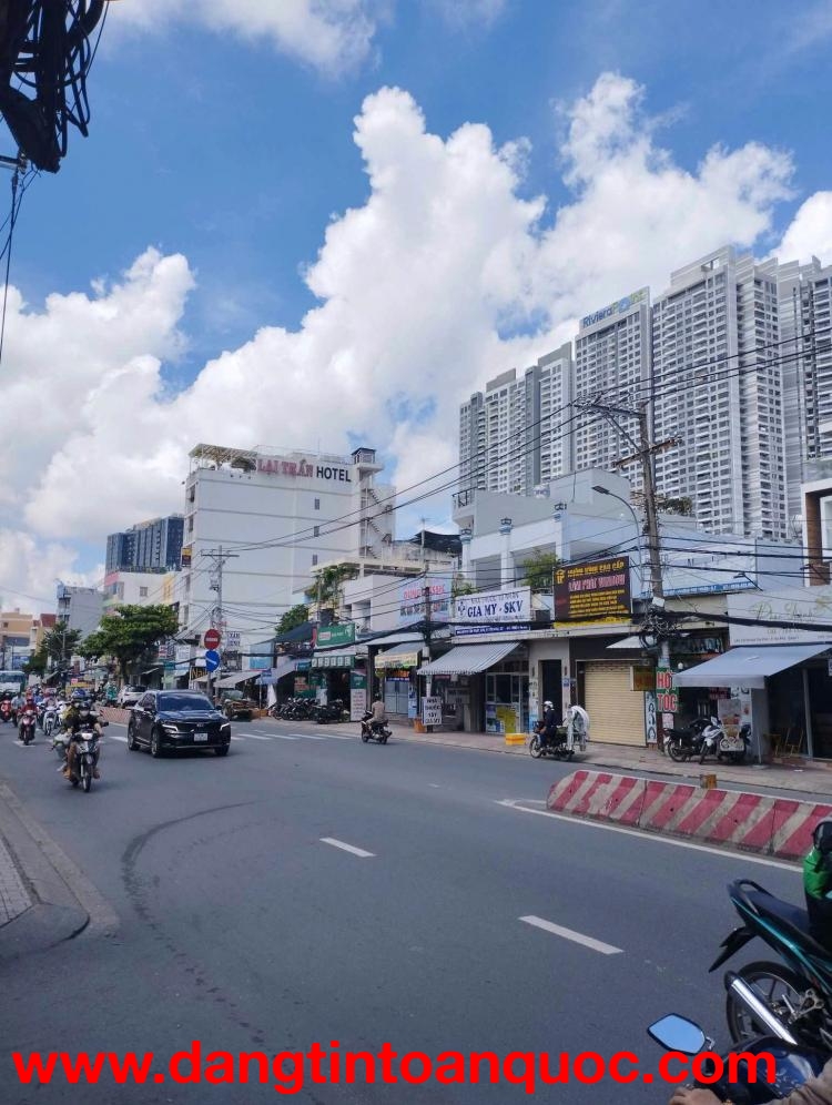 Quận 7, Khách Sạn Mặt Tiền Đường Hoàng Quốc Việt, 7 Tầng, 21 Phòng, 5x28m, Bán Gấp