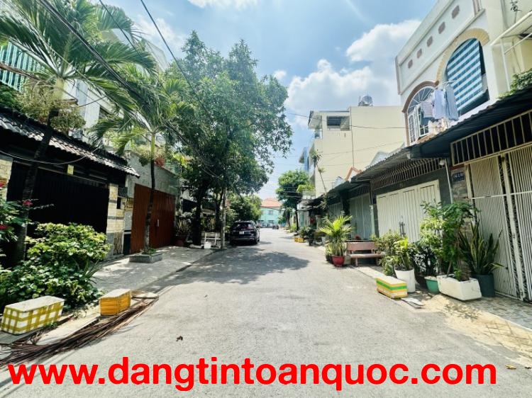 Nhà VIP Đường Nguyễn Văn Khối, P8 Gò Vấp – 4 Tầng Đối Diện Công Viên Làng Hoa – Chỉ 11 Tỷ