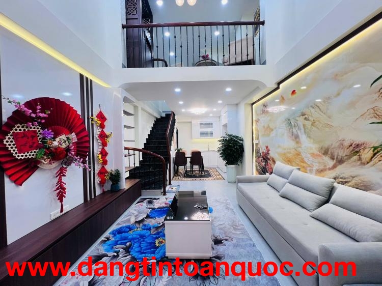 NHÀ ĐẸP Ở LUÔN PHỐ LẠC LONG QUÂN 38M 5T GIÁ 10,5TỶ  NGÕ THÔNG- NỘI THẤT XỊN XÒ- NGAY GẦN HỒ TÂY LỘNG