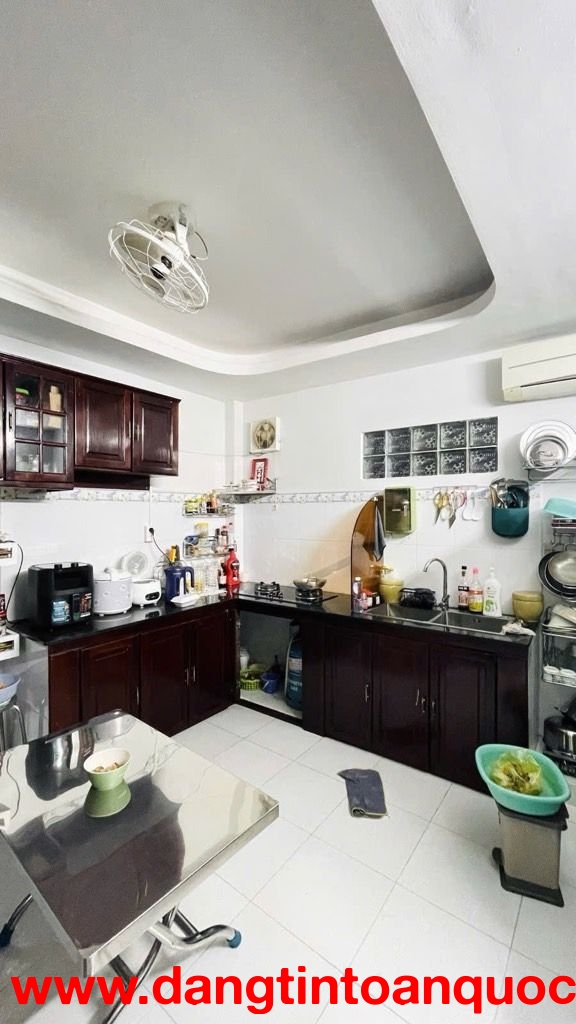 TRUNG TÂM TÂN PHÚ - NGAY BÌNH LONG - THẠCH LAM - THOẠI NGỌC HẦU - HẺM XE TẢI THÔNG - 4 TẦNG BTCT GIÁ