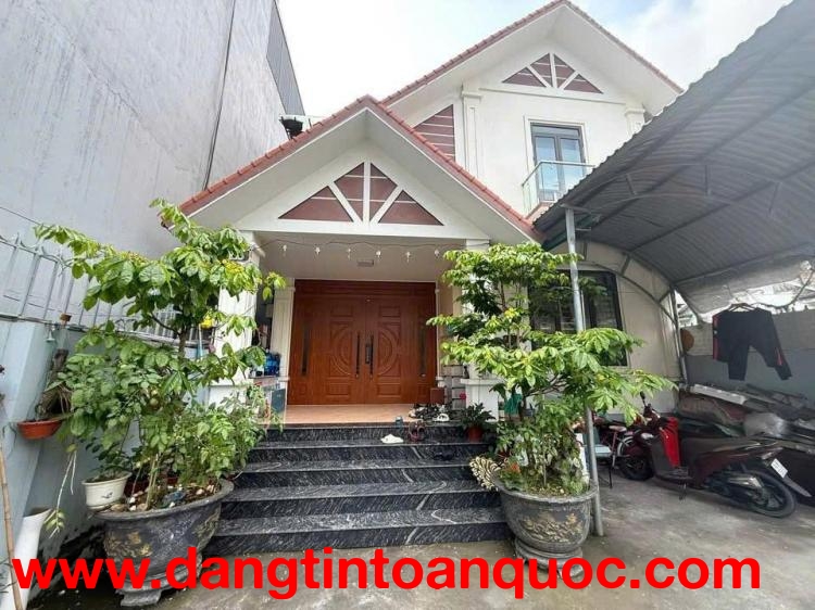 Bán nhà mái thái 2 tầng , mặt tiền hơn 9m, diện tích hơn 100m2 full xây dựng , Hà Trung