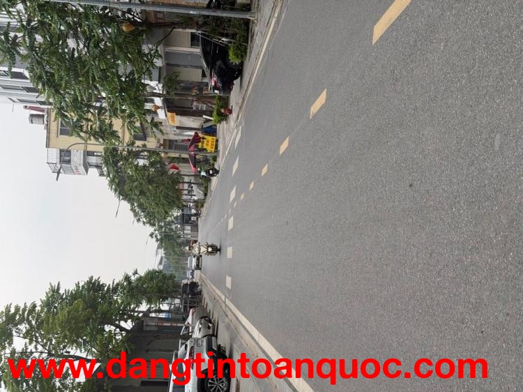 Bán nhà c4 khai sơn ngọc thuỵ, 35m x 3m8 vỉa hè kinh doanh