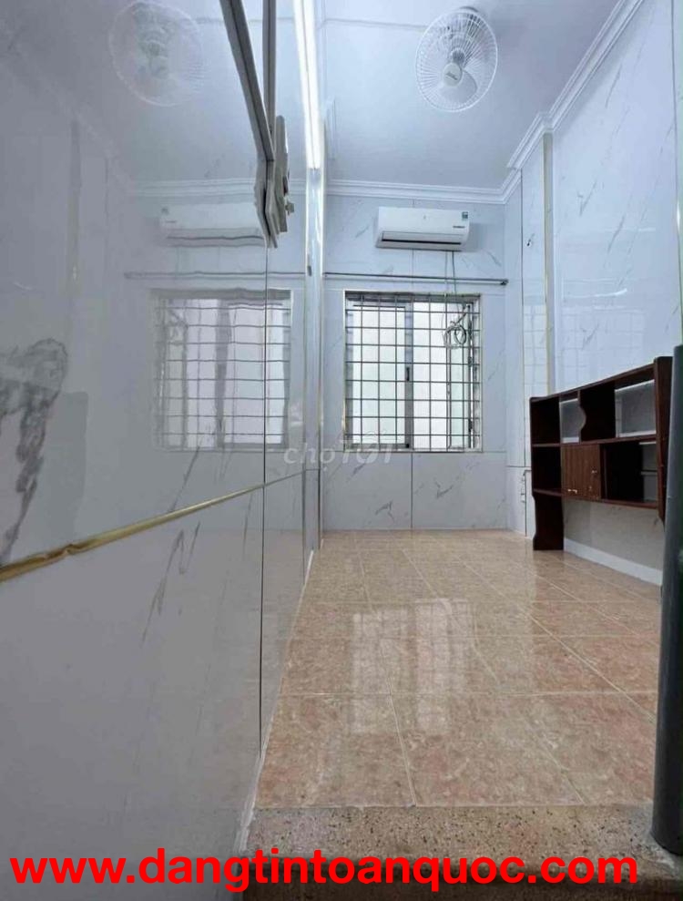 Cho thuê nhà nguyên căn diện tích 10m2 x 4 tầng + 1 tum Phố Yên Lãng - phường Đống Đa.