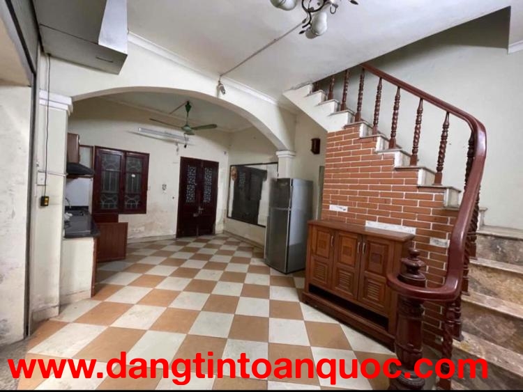 Cho thuê nhà ngõ ba gác đường Hoàng Mai, 30m x 3tầng - Giá 7 triệu vào  ngay