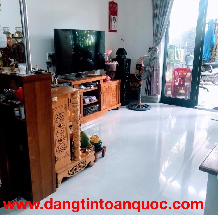 Nhà 2 tầng Nguyễn Bảo 107m2 3PN gần Mẹ Thứ giá 6.8 tỷ