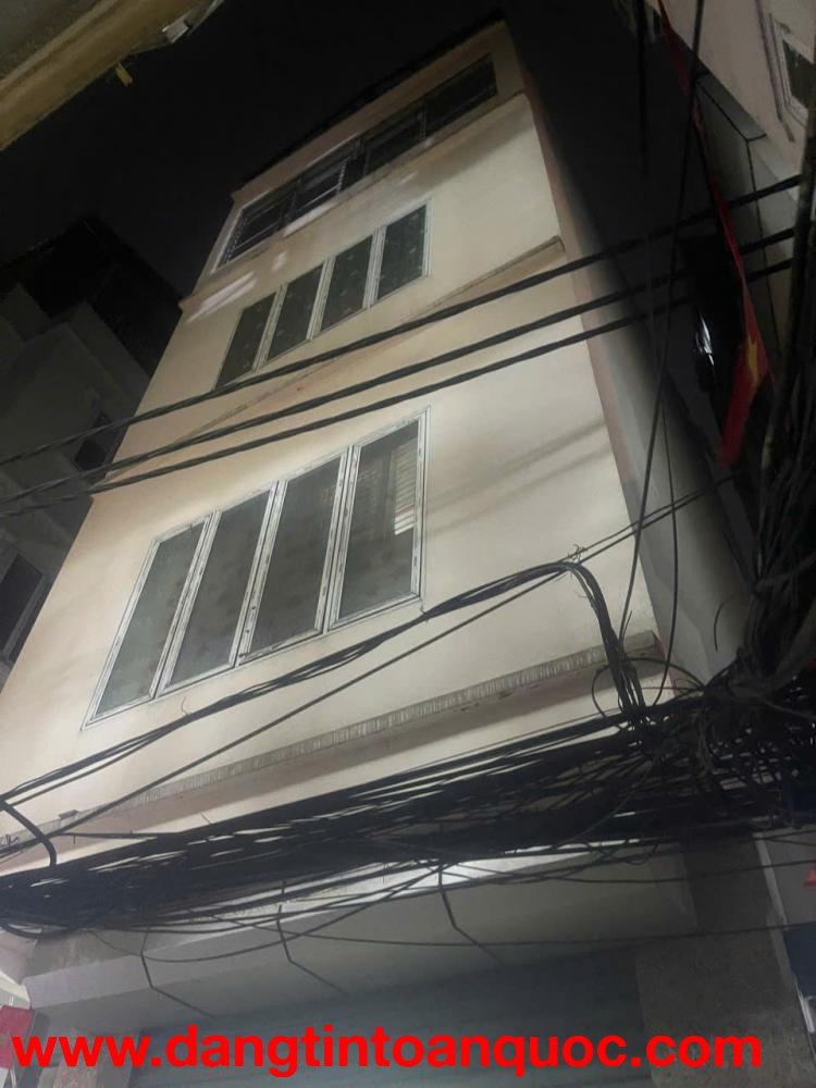 Cần cho thuê nhà ngõ Cống Trắng- Khâm Thiên 28m ×4 tầng - Giá 8tr