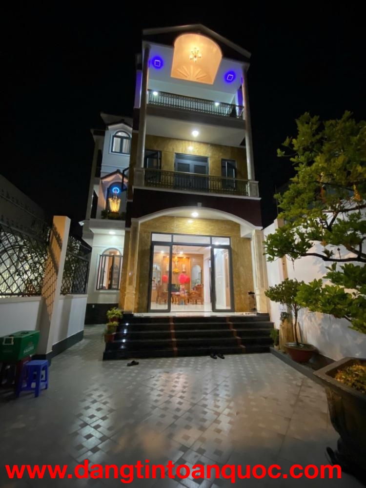 Bán Biệt Thự sân vườn, Tam Phú, Thủ Đức, TP HCM. DT  293m2, 3 tầng. Giá 11.9 Tỷ, Sổ Hồng, LH: 093312