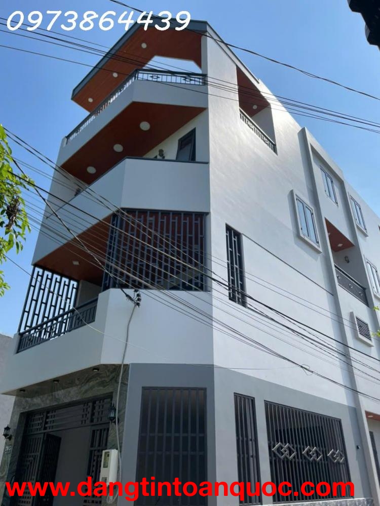 SIÊU PHẨM LÔ GÓC 4 TẦNG – THANG MÁY XỊN – GARA 2 Ô TÔ – GẦN SONG HÀNH - LÊ LỢI - HÓC MÔN