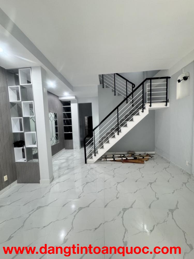 ► Nhà Kiệt Nhựa có lề, Ô tô đậu cửa gần Nguyễn Văn Linh, 53m2, ngang 5m, 6.x tỷ