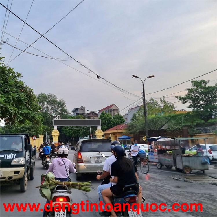 Bán đất trục kinh doanh tại Trâu Quỳ, Gia Lâm. 62m2, mt 5m8, đường 7m. Lh 0989894845