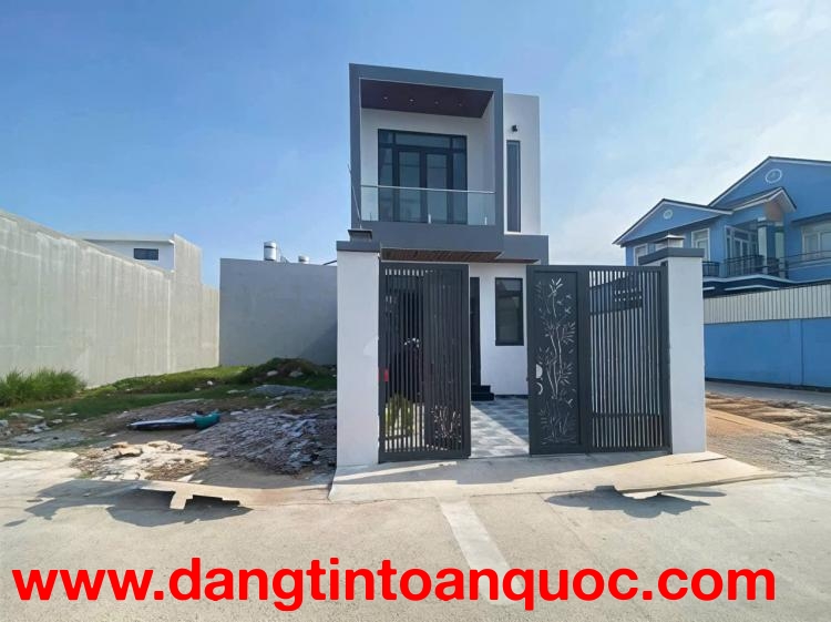 Nhà này e giảm giá kịch sàn còn có 2t550 bớt lộc cho khách thiện chí - Gần chợ mới Long Điền