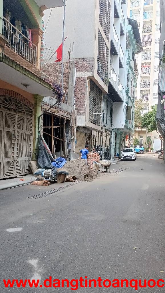 Bán nhà ngõ 560 Nguyễn Văn Cừ 40m x 6T gara thang máy, oto tránh kinh doanh được.