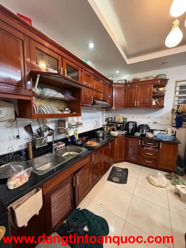 Bán đất tặng nhà Ngọc Thụy- Phân Lô- Dân Xây -50m 3 tầng nhỉnh 8 tỷ(TL)