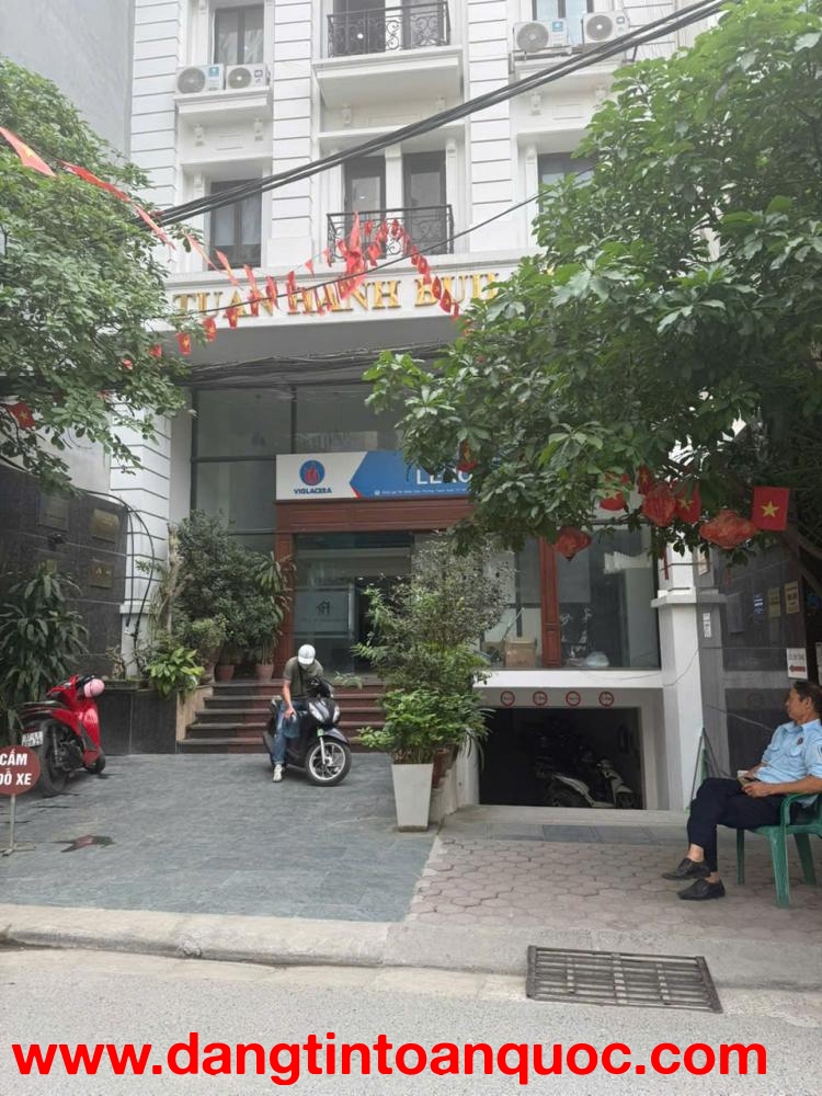 Cho thuê tòa nhà 8 tầng, có thang máy, hợp làm văn phòng, trụ sở công ty tại Thanh Xuân