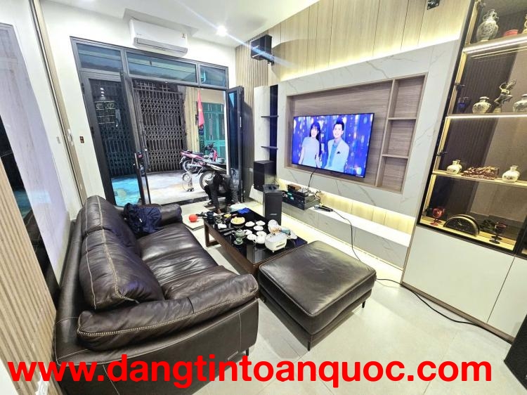 NHÀ ĐẸP HOÀNG VĂN THÁI – Ô TÔ 7 CHỖ VÀO NHÀ – 2 THOÁNG – FULL NỘI THẤT – Ở SƯỚNG