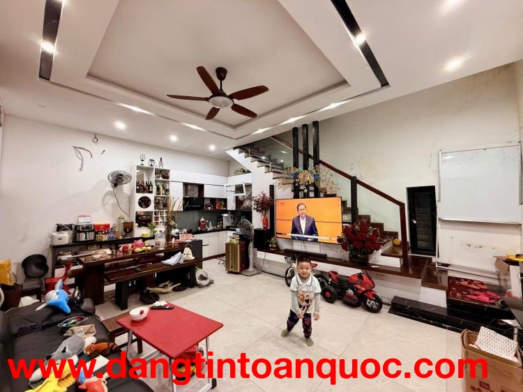 HOÀNG VĂN THÁI – PHÂN LÔ QUÂN ĐỘI – NGÕ THÔNG – 2 THOÁNG