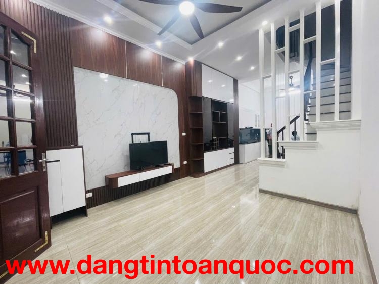 HOÀNG VĂN THÁI – GIẢM SỐC 1 TỶ – 15M RA Ô TÔ TRÁNH – TƯƠNG LAI RA PHỐ