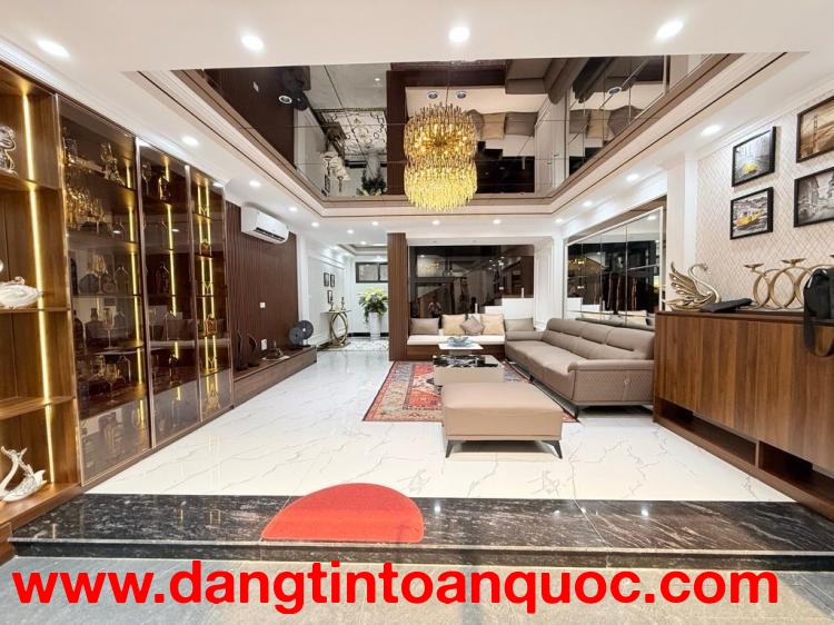 Bán nhà đẹp Hồng Tiến- Full NT- Dân xây- Gara- sát phố- 45m 5 tầng- nhỉnh 12 tỷ(TL)