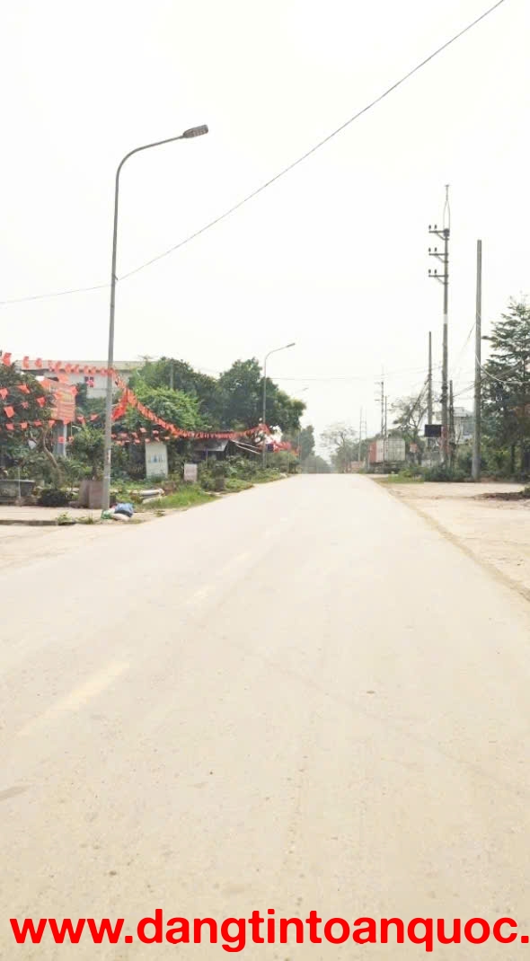 Gia đình cần bán lô đất tiềm năng gần Hồ Sinh Thái không khí trong lành.