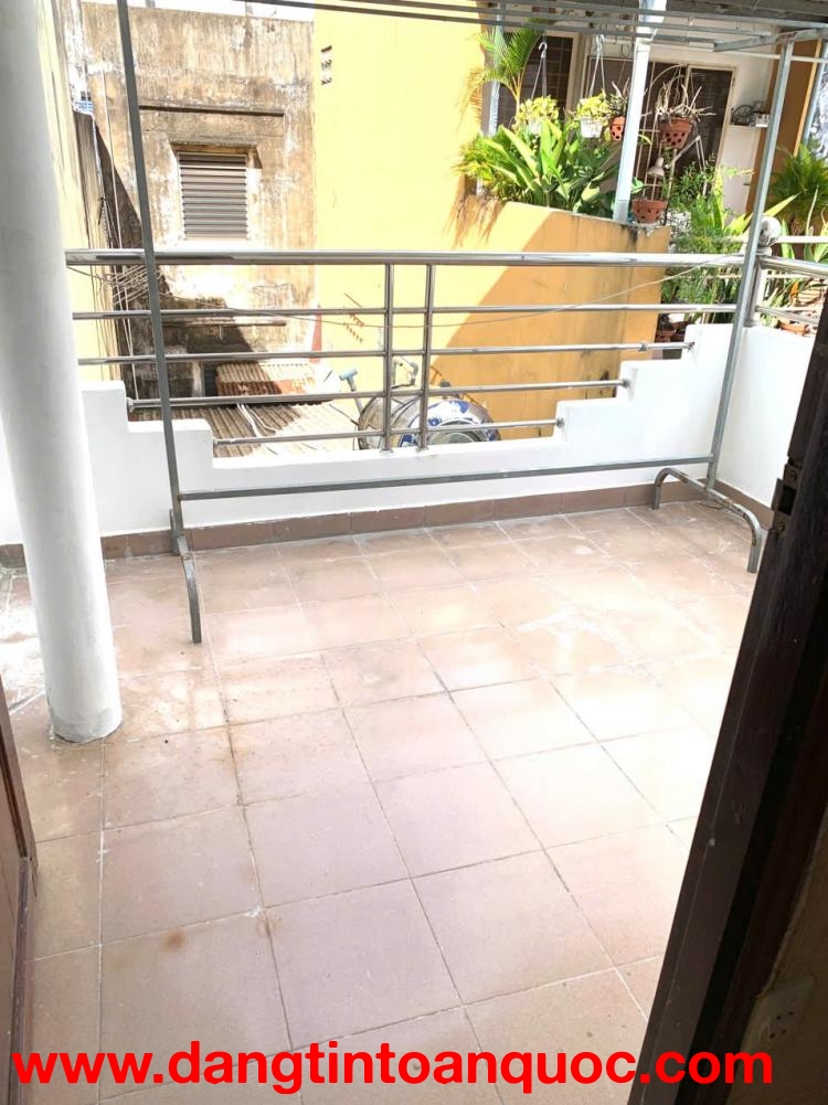 CHÍNH CHỦ CHO THUÊ NHÀ NGUYÊN CĂN MỚI SƠN SỬA – NGAY CHỢ HÒA BÌNH Q5 – HẺM THÔNG 2 TRỤC LỚN