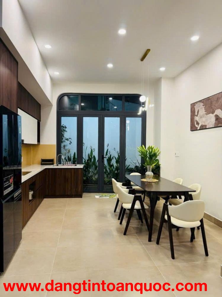 CHỦ ĐỔI NHÀ LỚN NÊN B CĂN NHÀ 3 TẦNG  GẦN 70m  PHƯỜNG  TÂN THUẬN