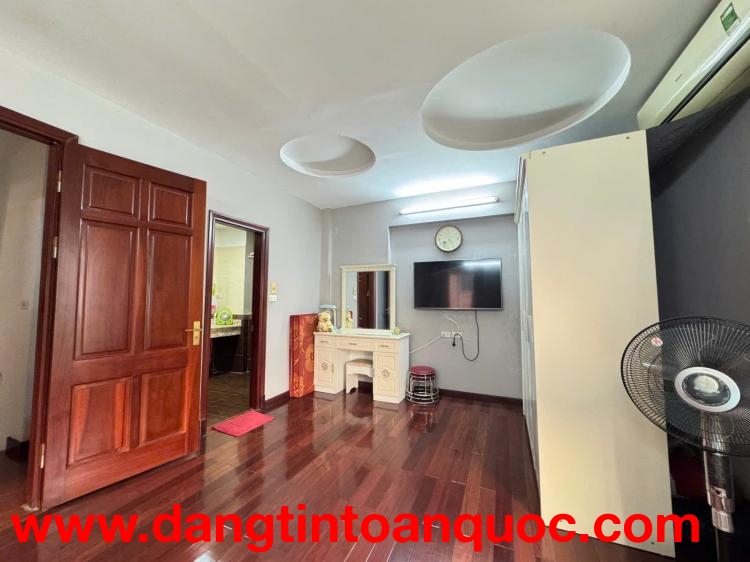 XÃ ĐÀN – LÔ GÓC – 6 TẦNG – KINH DOANH – 10M RA PHỐ