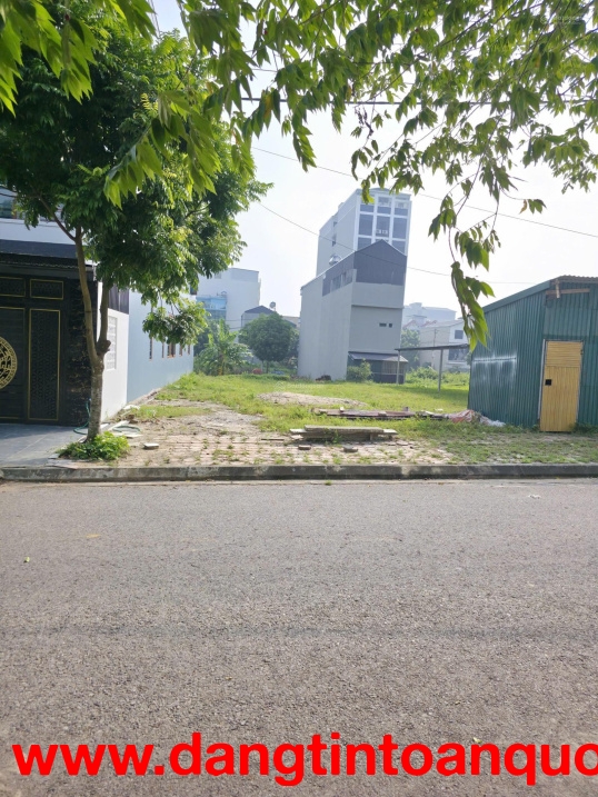 Tôi bán nhanh lô đất 100,1m2 full thổ tại Phú Cát, Hà Nội, sổ đỏ, đường oto tránh nhau, giá 3 tỷ