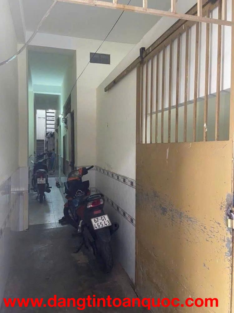 Dãy trọ 6 × 22_(cấp 4 ) có Dòng tiền 20tr/thg. Sát bên Trường ĐH MERKETING Q7_Khu hiện hữu _sổ riêng