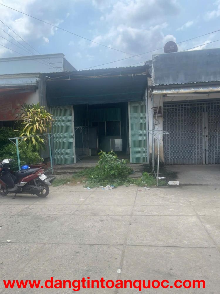 BÁN ĐẤT TẠI CHỢ DT81M2 SHR TRÊN ĐẤT CÓ NHÀ TIỀN CHẾ CỬA KÉO ĐÀI LOAN 950TR LH:0974004184 GẶP TRUNG.