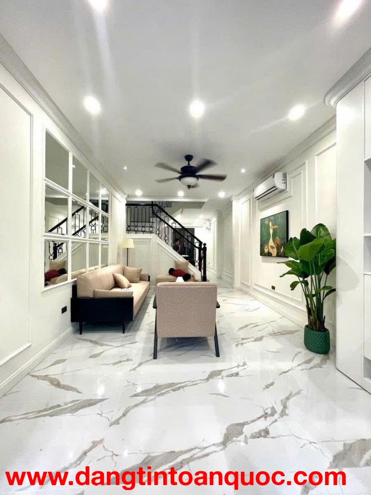 GẤP!8TY CÓ THANG MÁY+OTO+CHÂN GA METRO TẠI NGỌA LONG,CẦU DIỄN,DT:40Mx5T