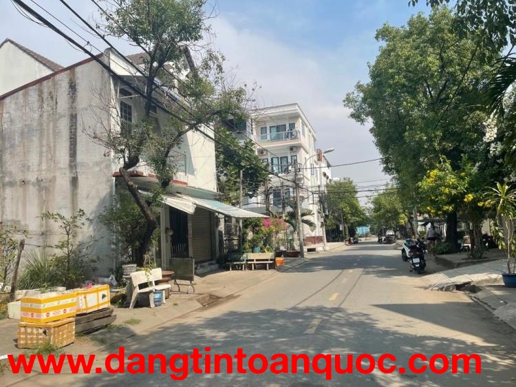 Nhà mặt tiên KDC Gia Hòa ngang 8m bề thế dòng tiền 20tr/th - 0931172218