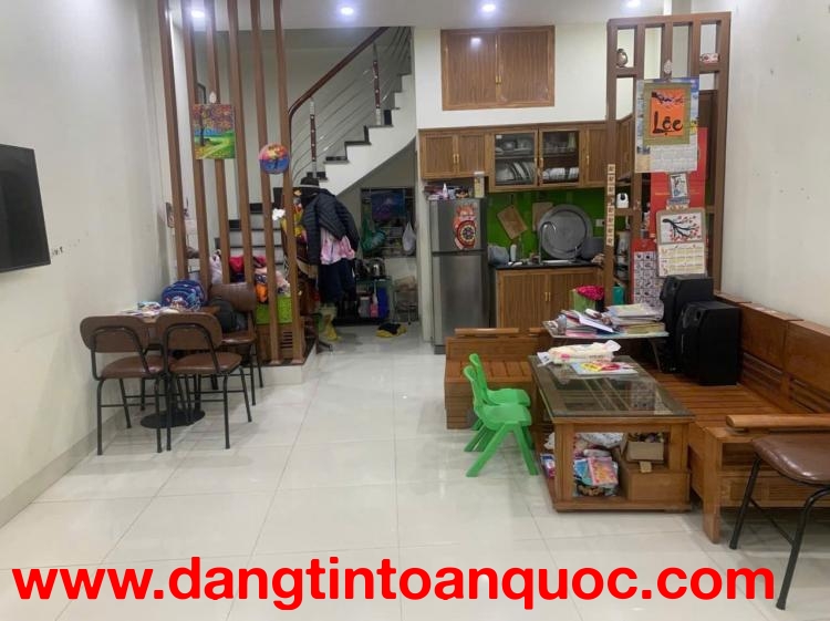 Bán nhà 43m2 3tầng giá hơn 5 tỷ Ô tô đỗ cửa tiện ích bạt ngàn