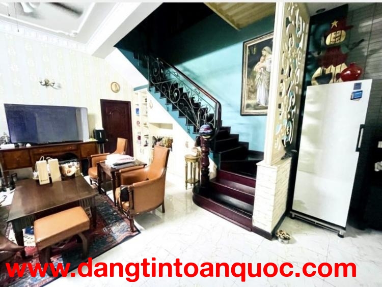 Bán Biệt Thự sân vườn, đường Trương Thanh Hải, Tăng NHơn Phú B, Thủ Đức, TP HCM. DT  210m2, Sổ Hồng,