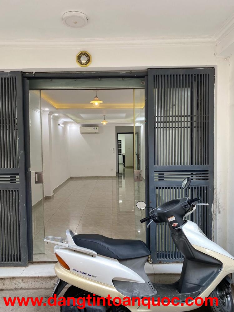 CC cần cho thuê nhà ngõ ô tô Thái Hà 48m² x 3 tầng, 3PN, 3VS, full đồ, 19 triệu/tháng