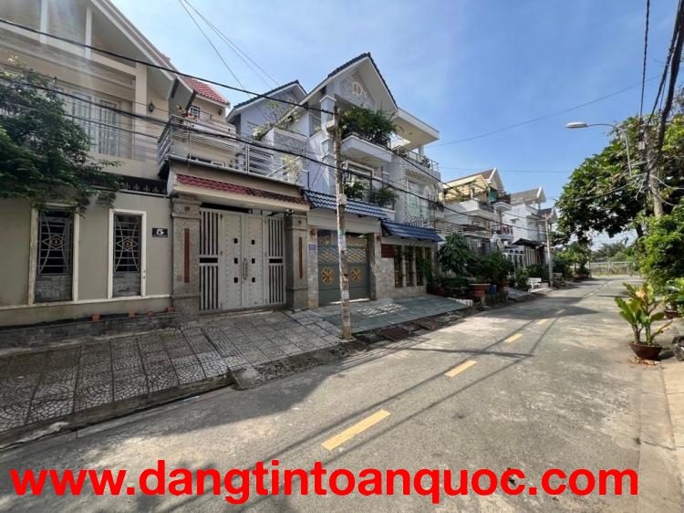 Nhà mặt tiền biệt thự KDC Gia Hòa ngang 8m bề thế Tặng nội thất - 0931172218