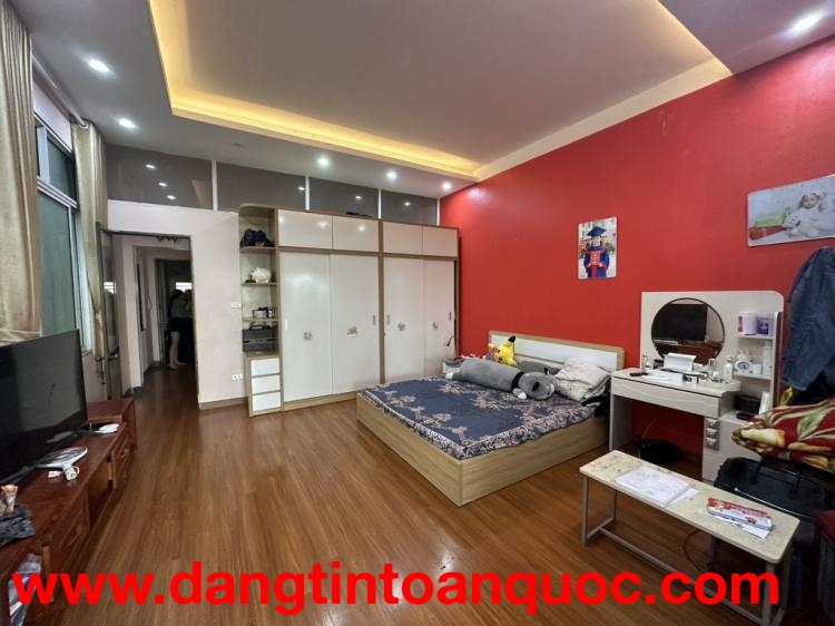 Bán đất tặng nhà Ngọc Thụy- Phân Lô TĐC View Công Viên- Vỉa hè-80m oto tranh 80m 22 tỷ(TL)