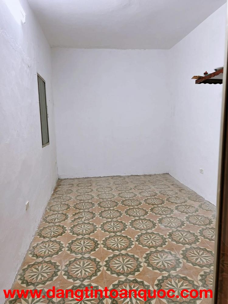 CC cần cho thuê nhà ngõ Chợ Khâm Thiên- Đống Đa - dt 30 m2*2,5 tầng - Giá 6 triệu